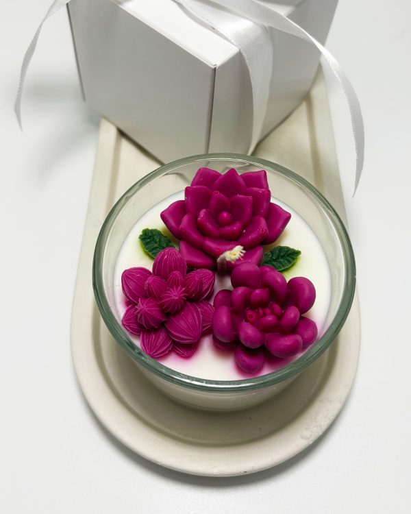 Lumânare parfumată cu flori decorative