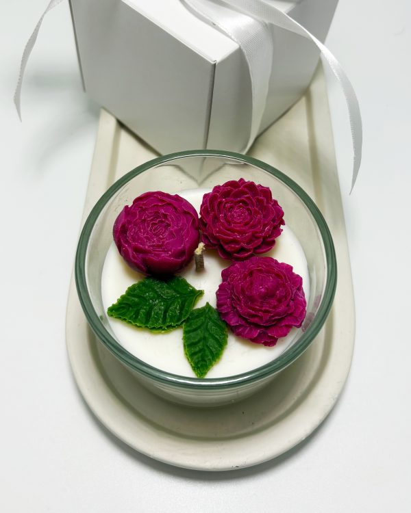 Lumânare parfumată cu design floral