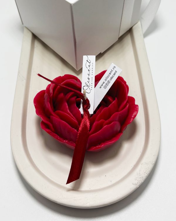 Lumânare parfumată inimă cu petale